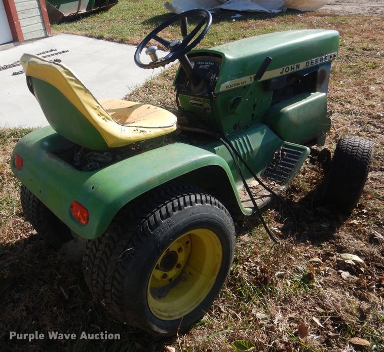 image for item HU9326 Lawn tractors