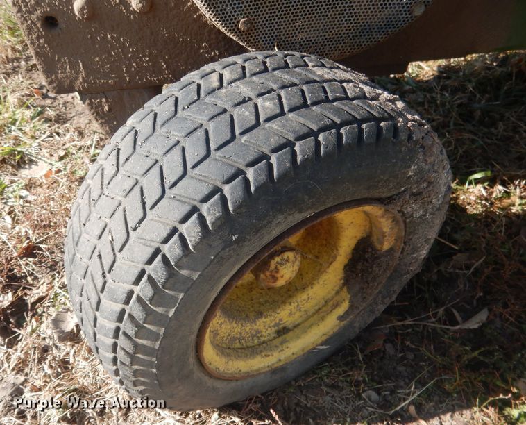 image for item HU9326 Lawn tractors