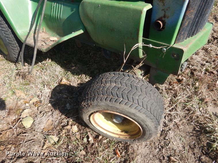 image for item HU9326 Lawn tractors