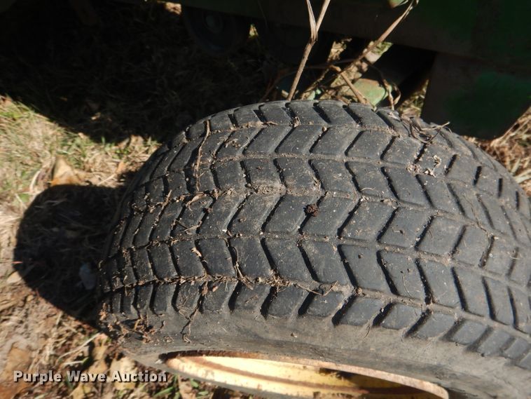 image for item HU9326 Lawn tractors