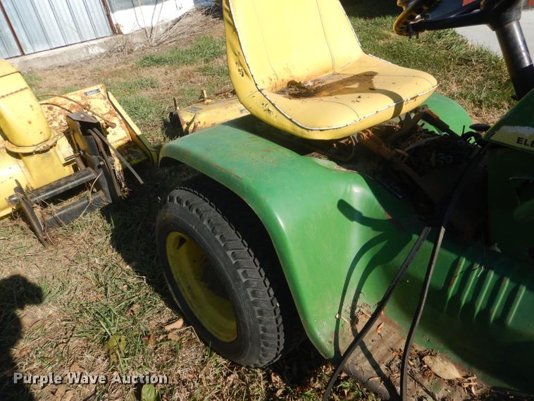 image for item HU9326 Lawn tractors