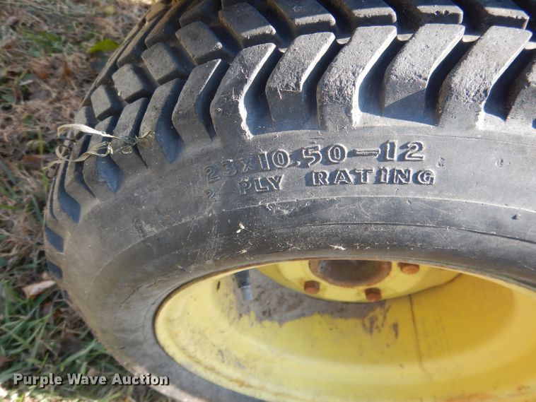 image for item HU9326 Lawn tractors