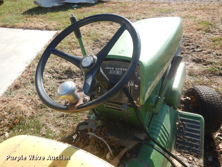 image for item HU9326 Lawn tractors