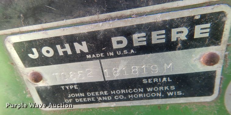 image for item HU9326 Lawn tractors