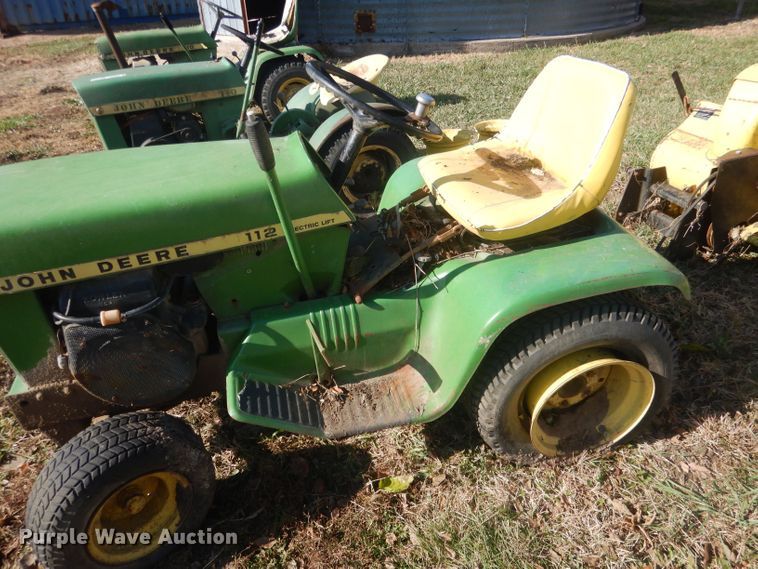 image for item HU9326 Lawn tractors