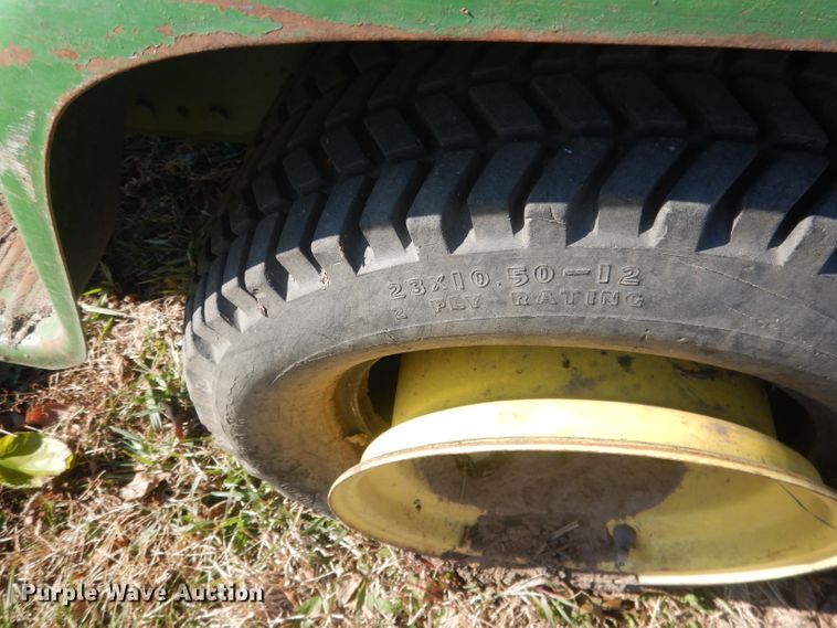 image for item HU9326 Lawn tractors