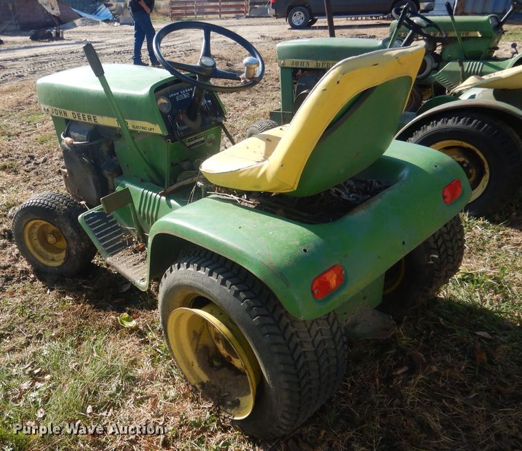 image for item HU9326 Lawn tractors
