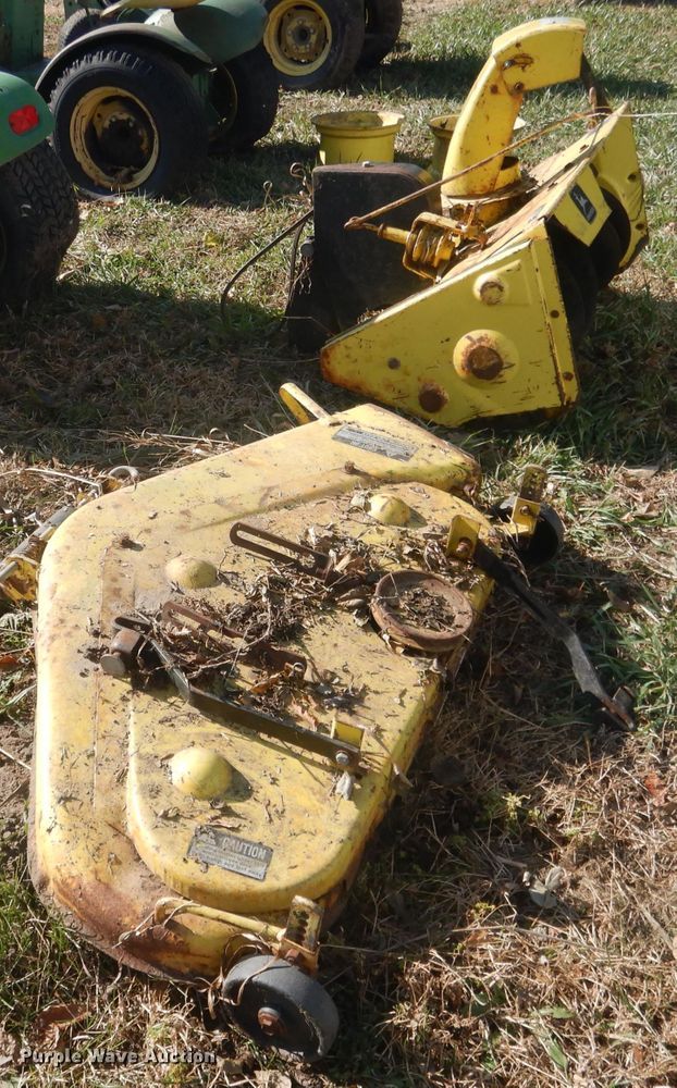 image for item HU9326 Lawn tractors