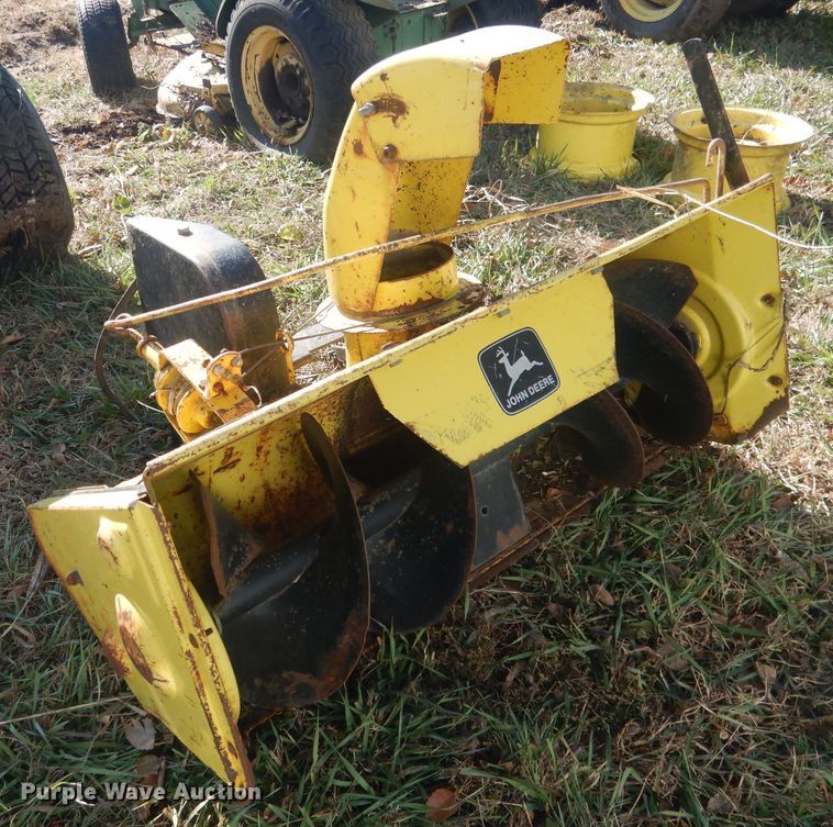 image for item HU9326 Lawn tractors