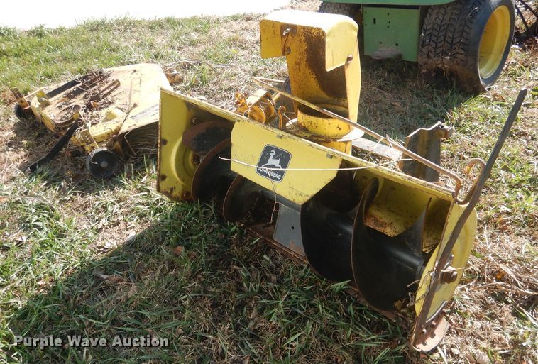 image for item HU9326 Lawn tractors