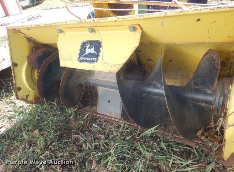 image for item HU9326 Lawn tractors