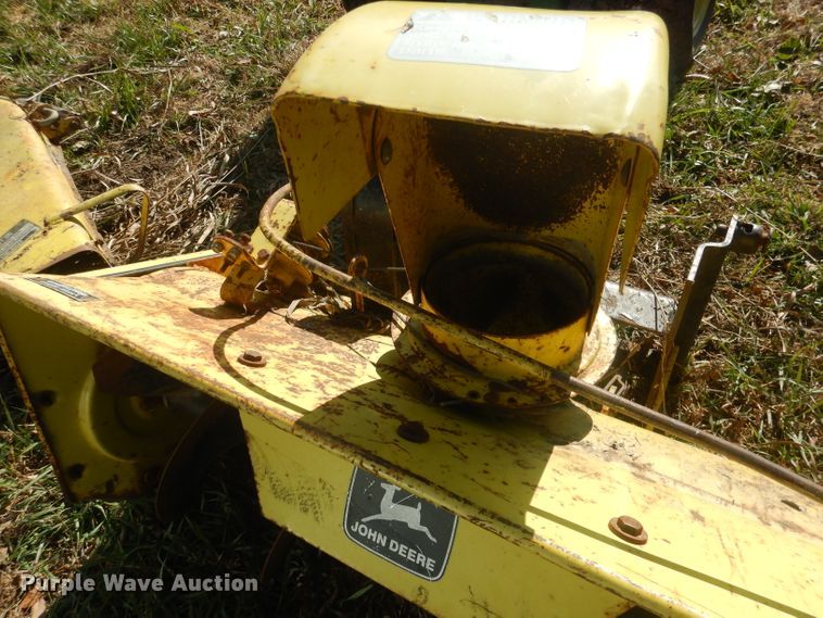 image for item HU9326 Lawn tractors