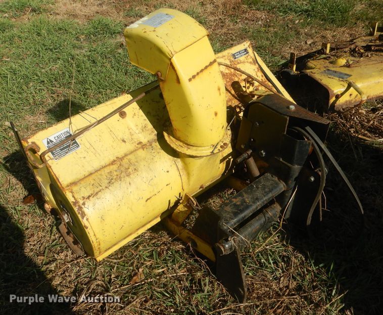 image for item HU9326 Lawn tractors