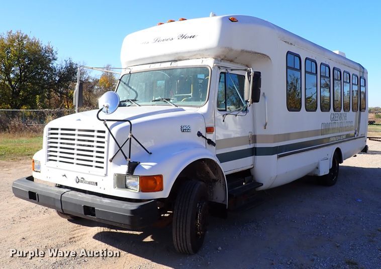 image for item IC9668 2002 International 3400  shuttle bus