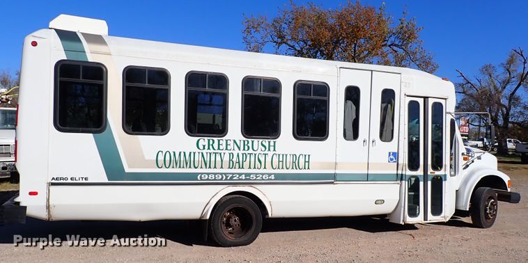 image for item IC9668 2002 International 3400  shuttle bus