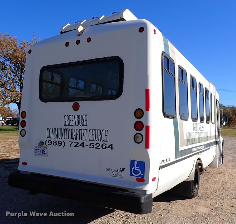 image for item IC9668 2002 International 3400  shuttle bus