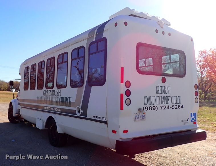 image for item IC9668 2002 International 3400  shuttle bus