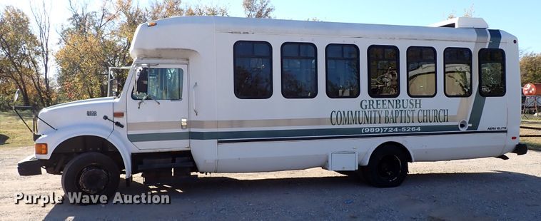 image for item IC9668 2002 International 3400  shuttle bus