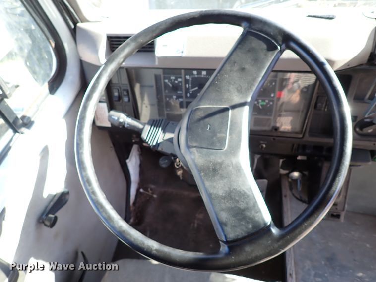 image for item IC9668 2002 International 3400  shuttle bus