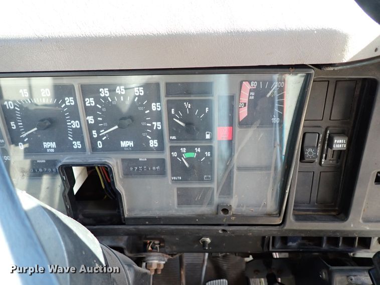 image for item IC9668 2002 International 3400  shuttle bus