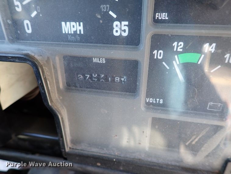 image for item IC9668 2002 International 3400  shuttle bus