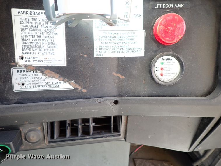 image for item IC9668 2002 International 3400  shuttle bus