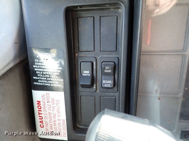 image for item IC9668 2002 International 3400  shuttle bus