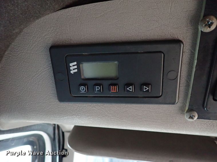 image for item IC9668 2002 International 3400  shuttle bus