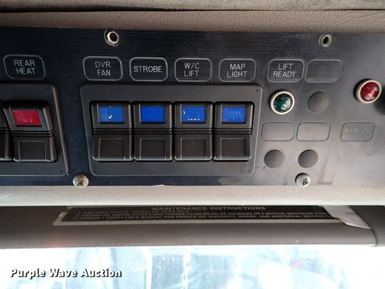 image for item IC9668 2002 International 3400  shuttle bus