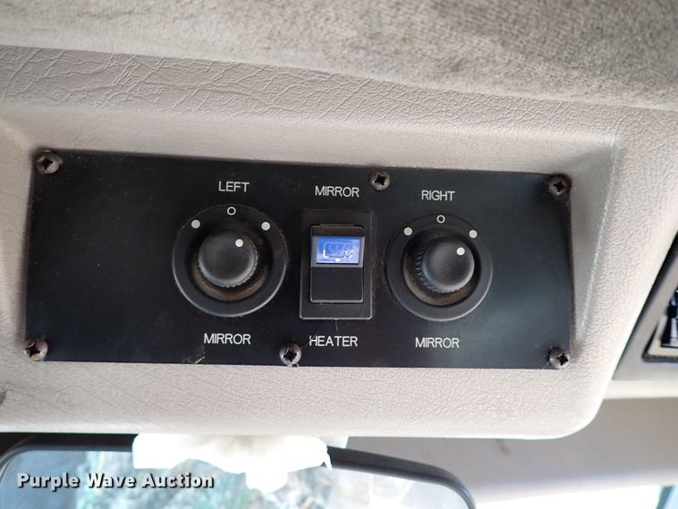 image for item IC9668 2002 International 3400  shuttle bus