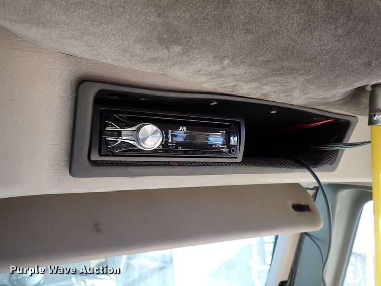 image for item IC9668 2002 International 3400  shuttle bus