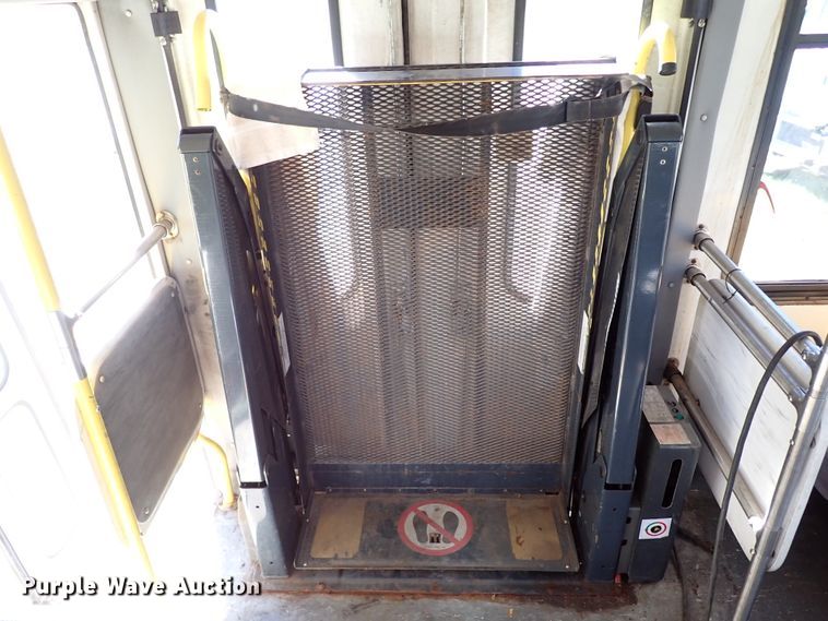 image for item IC9668 2002 International 3400  shuttle bus