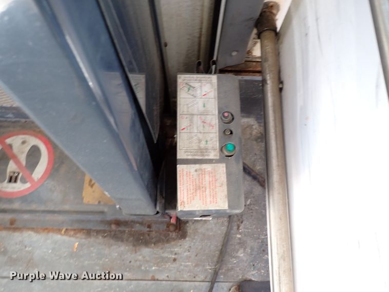 image for item IC9668 2002 International 3400  shuttle bus