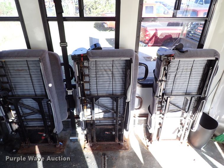 image for item IC9668 2002 International 3400  shuttle bus