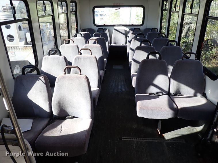 image for item IC9668 2002 International 3400  shuttle bus