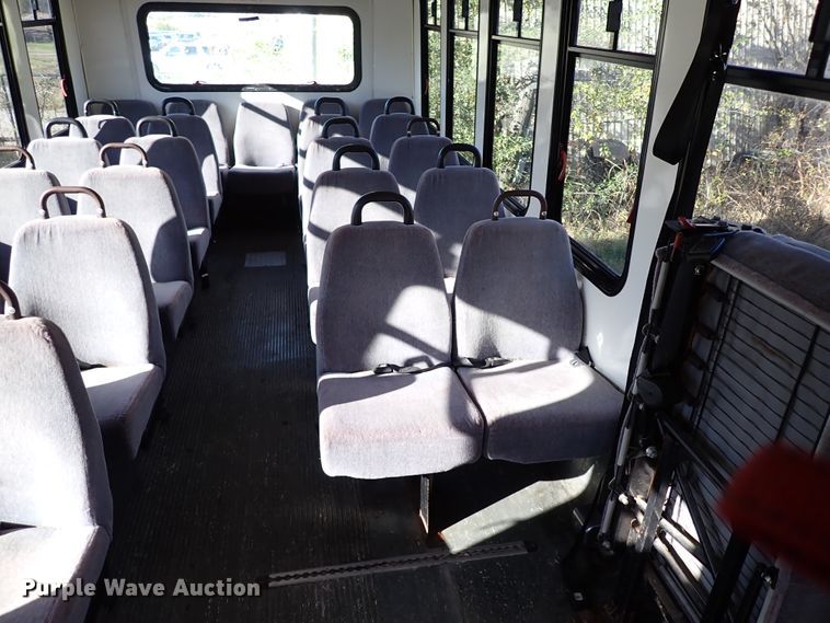 image for item IC9668 2002 International 3400  shuttle bus