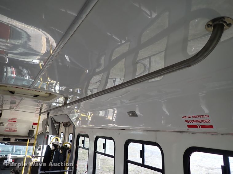 image for item IC9668 2002 International 3400  shuttle bus