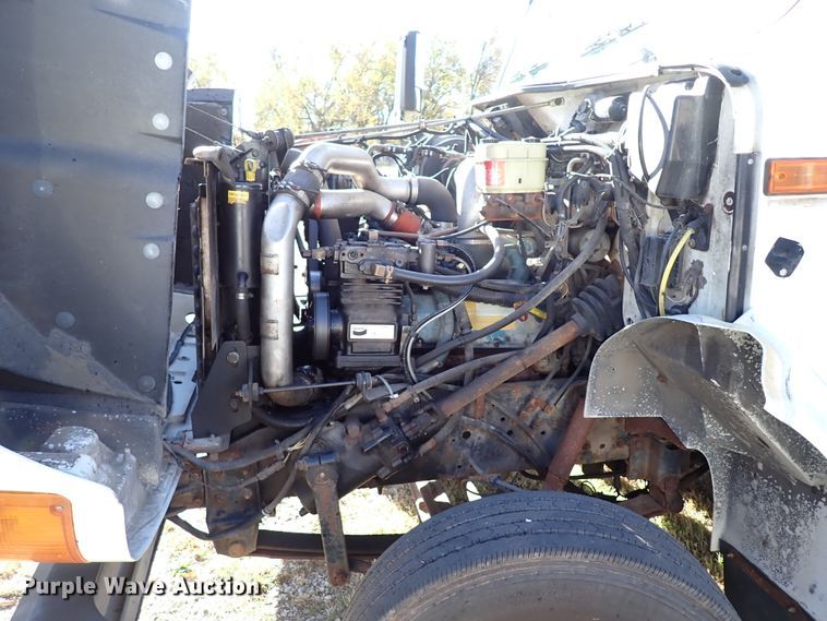 image for item IC9668 2002 International 3400  shuttle bus