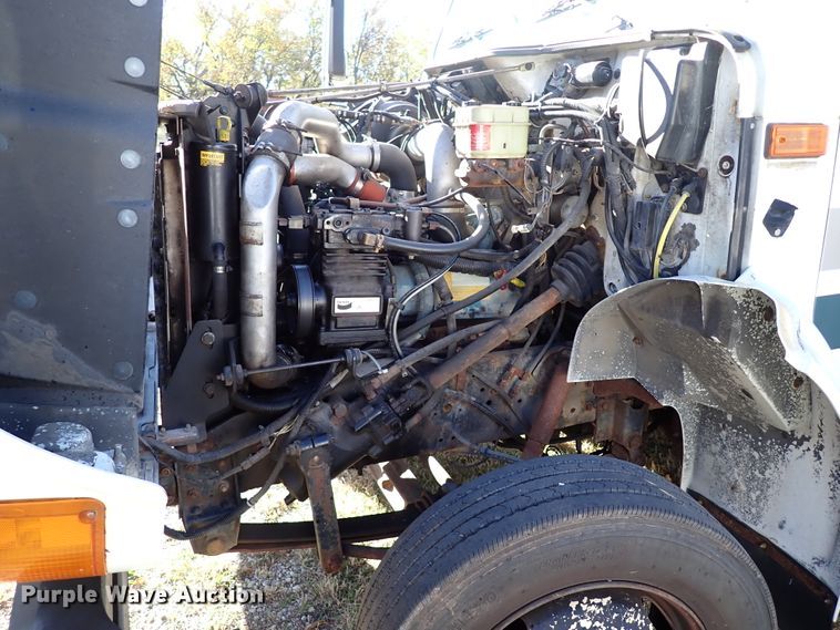 image for item IC9668 2002 International 3400  shuttle bus