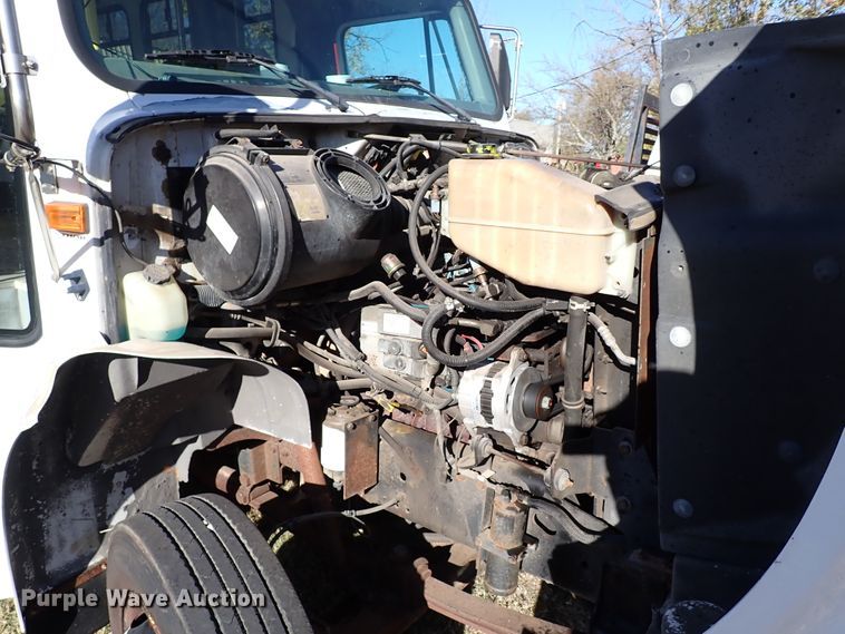 image for item IC9668 2002 International 3400  shuttle bus