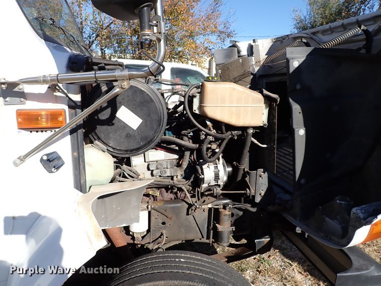 image for item IC9668 2002 International 3400  shuttle bus