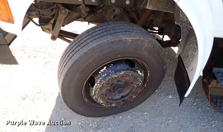 image for item IC9668 2002 International 3400  shuttle bus