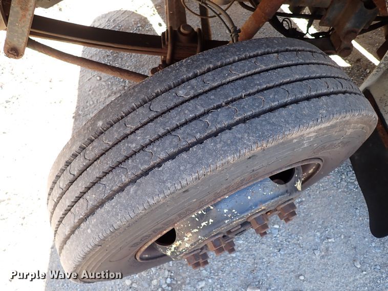 image for item IC9668 2002 International 3400  shuttle bus