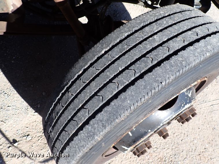 image for item IC9668 2002 International 3400  shuttle bus