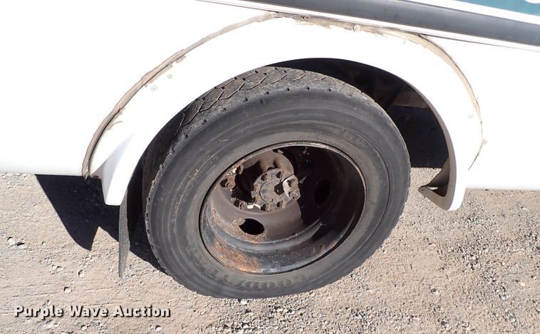 image for item IC9668 2002 International 3400  shuttle bus