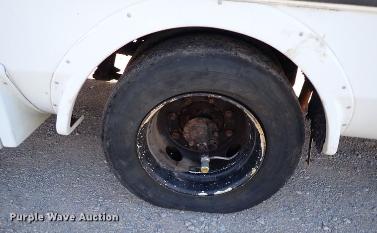 image for item IC9668 2002 International 3400  shuttle bus