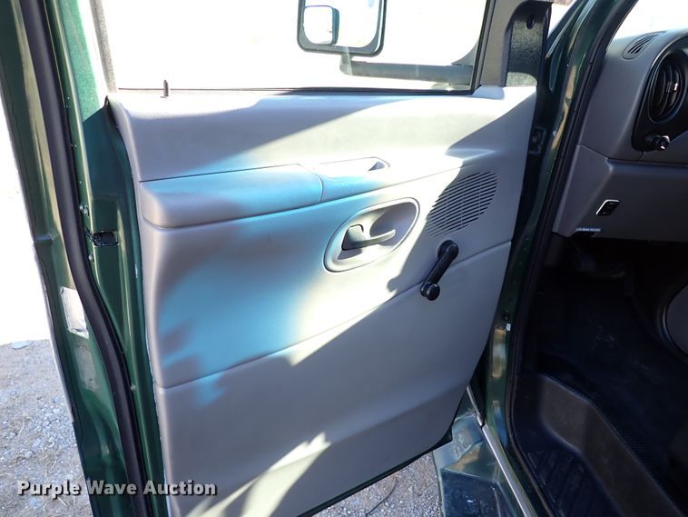 image for item IC9669 1999 Ford Econoline E450  party bus