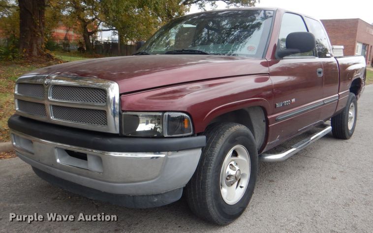 image for item ID9177 2001 Dodge Ram 1500  Club Cab pickup truck