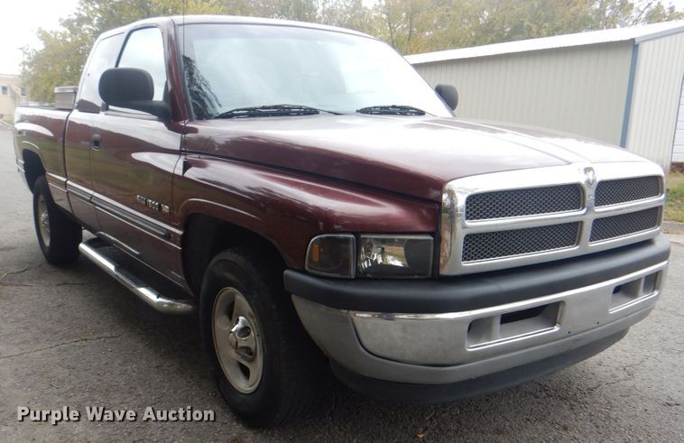 image for item ID9177 2001 Dodge Ram 1500  Club Cab pickup truck