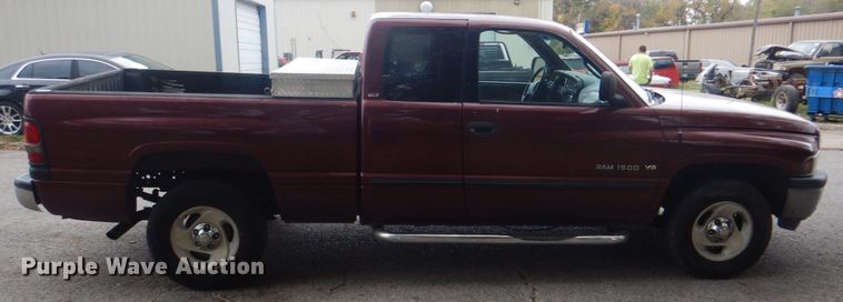 image for item ID9177 2001 Dodge Ram 1500  Club Cab pickup truck